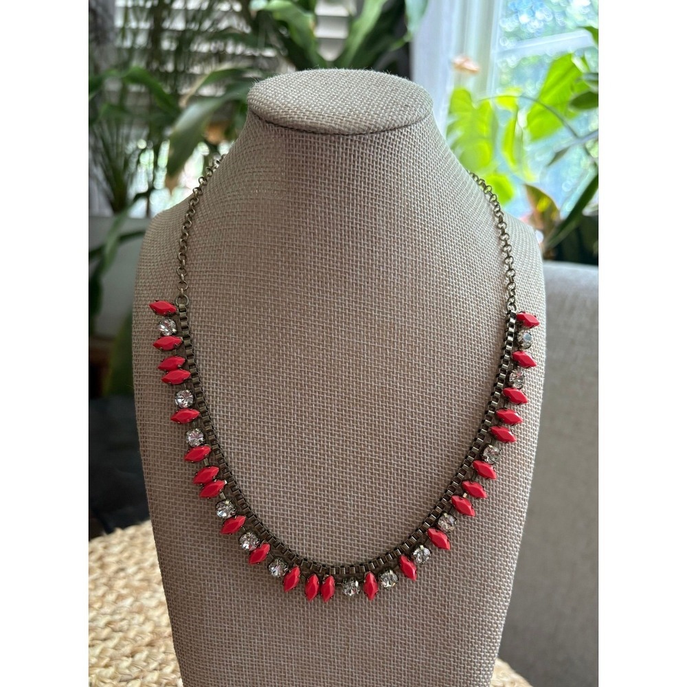 J.Crew Signed Coral Pink Marquise Rhinestone Collar Necklace Gold Tone Box Chain - Picture 1 of 2